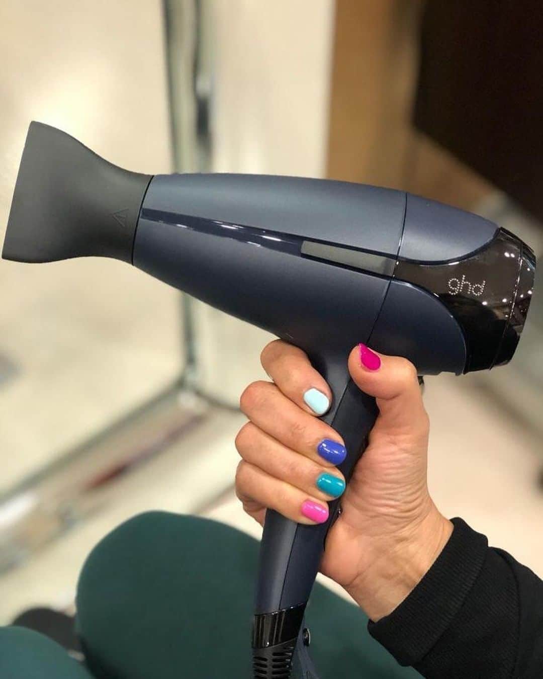 ghd hairさんのインスタグラム写真 - (ghd hairInstagram)「It's the hairdryer EVERYONE loves 🥰 The ghd helios has won many accolades for precision, super-quick drying time and smooth results.🙌 Head over to our IGTV and reels to see it in action.✨    @venere.parrucchieri.estetica   #ghd #ghddryjanuary #ghdhelios #ghddryjan #hairenvy #hairgoals #hairdryer #awardwinning」1月12日 5時05分 - ghdhair