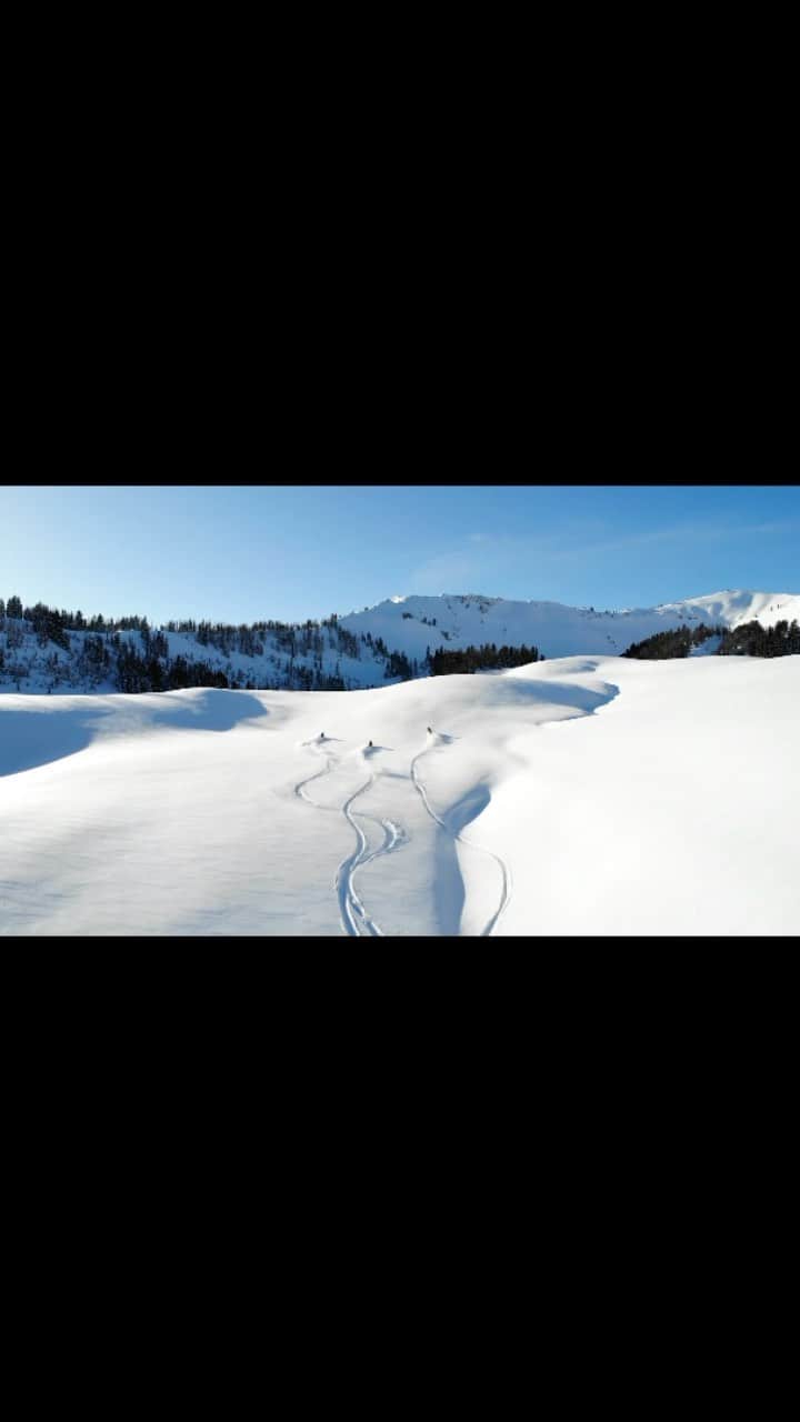 ケン・ブロックのインスタグラム：「Backcountry pow riding at its finest. Loved ripping up this bowl near Jackson, ID, with @SkiDoo pros @Tony_Jenkins and @JayMentaberry411, all three of us on Summit Turbos. Good times and epic snow! #powderfriends #SkiDooSummitTURBO  Photos: @StephenWClark27」