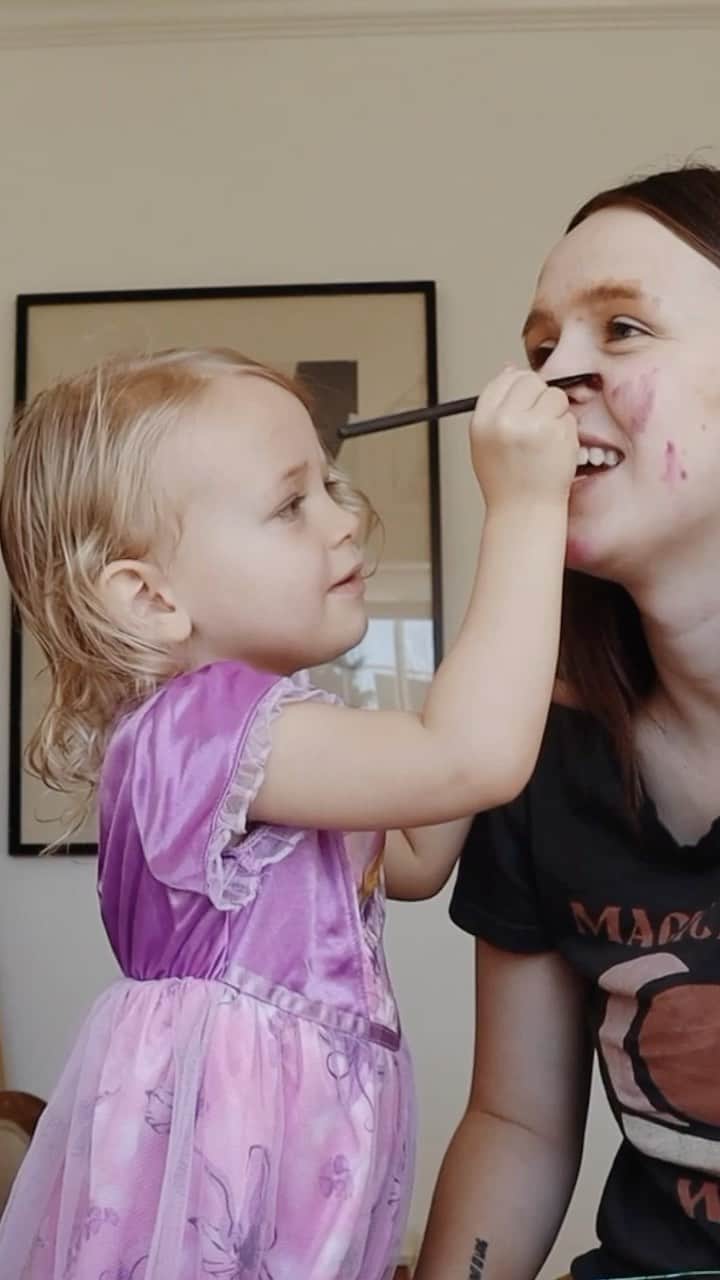 のインスタグラム：「Brinny does my makeup! Cutest girl 🥺 Link in bio to watch!」