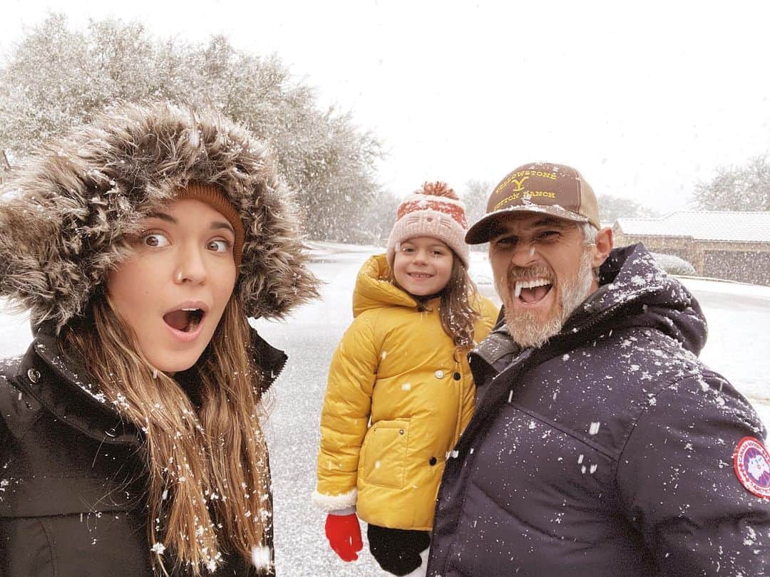 オデット・アナブルのインスタグラム：「❄️ S N O W  D A Y ❄️ In Austin?! This place just keeps showing off for us. Pure magic. This was yesterday and it’s all melted now like it never even happened, but for a day we were in a winter wonderland ☃️」