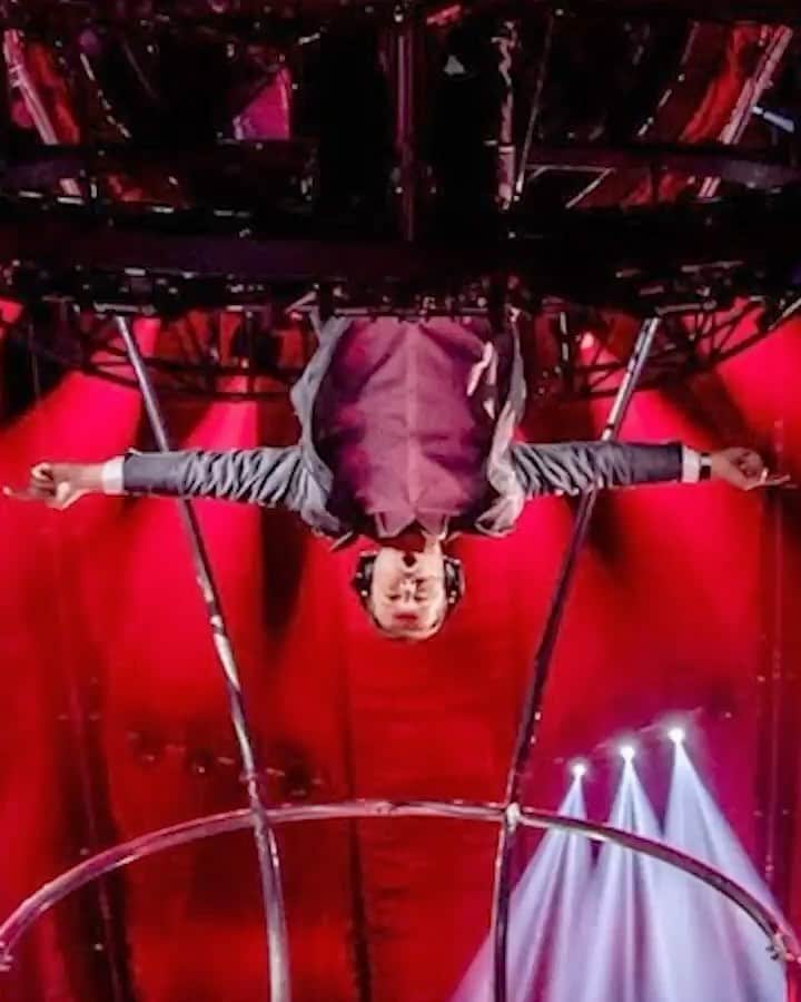 Armin Van Buurenのインスタグラム：「Excited to share that I’ll be performing at @vriendenvanamstel again this Saturday during their special livestream event! 😄 #VVALS」