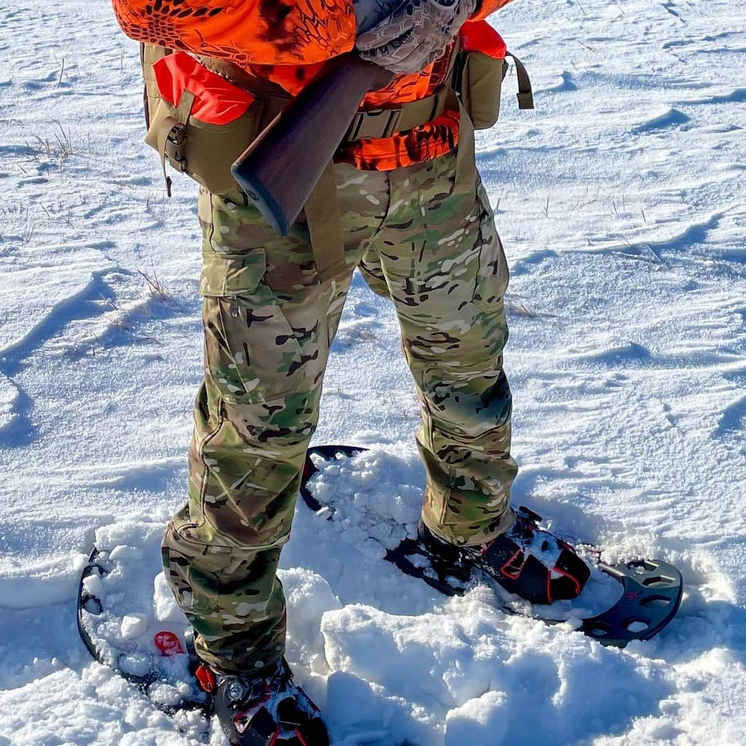 ワイルドシングスのインスタグラム：「Soft Shell Pants for the late season upland slog!  #uplandhunting #multicam #kryptekinferno #beretta #yukoncharlies #snow #hunting #salomon」