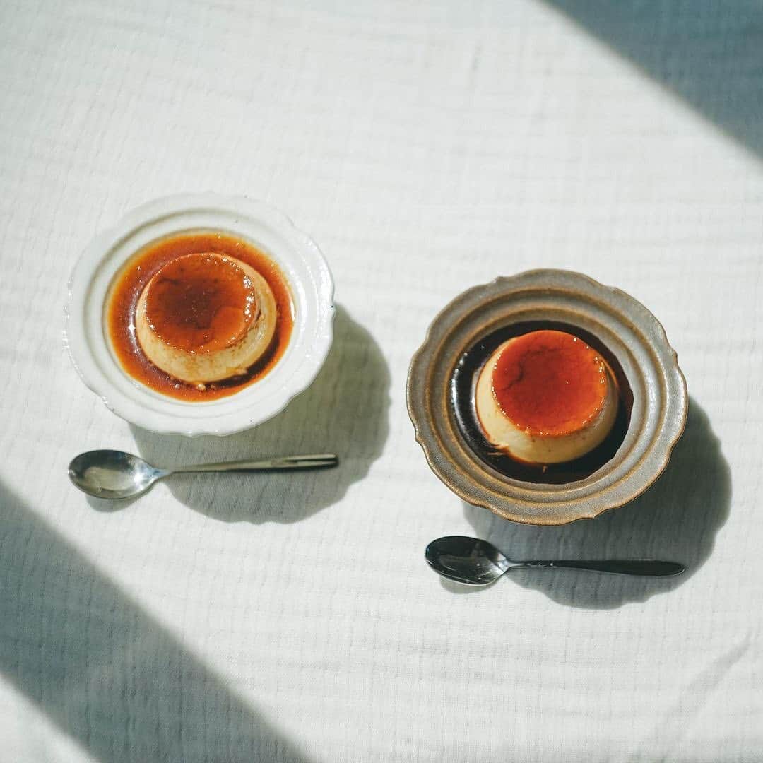 OLYMPUS_PEN_LOVERのインスタグラム：「@saki_sadolifeさんの写真をご紹介◎  手作りプリン🍮とってもおいしそう🍴💕 テーブルフォトは上から見下ろすように撮影するとオシャレになります💫 (自分の影が入らないように注意⚠)  >>> OLYMPUS PEN で撮影し「#penのある生活 」をつけて投稿いただいた皆様のお写真をご紹介いたします！ ﻿ ----------------------------------------------------﻿ 📷photo by @saki_sadolife  https://www.instagram.com/p/CFqCRZ2gwN2/?utm_source=ig_web_copy_link ----------------------------------------------------﻿ ﻿  #プリン #手作りプリン #おうちカフェ #ミラーレス一眼 #カメラ #camera #写真好きと繋がりたい #olympuspen #オリンパスペン #olympus #オリンパス #penとおでかけ #penのある生活 #om_photo #om写真投稿 #佐渡島 #テーブルフォト」