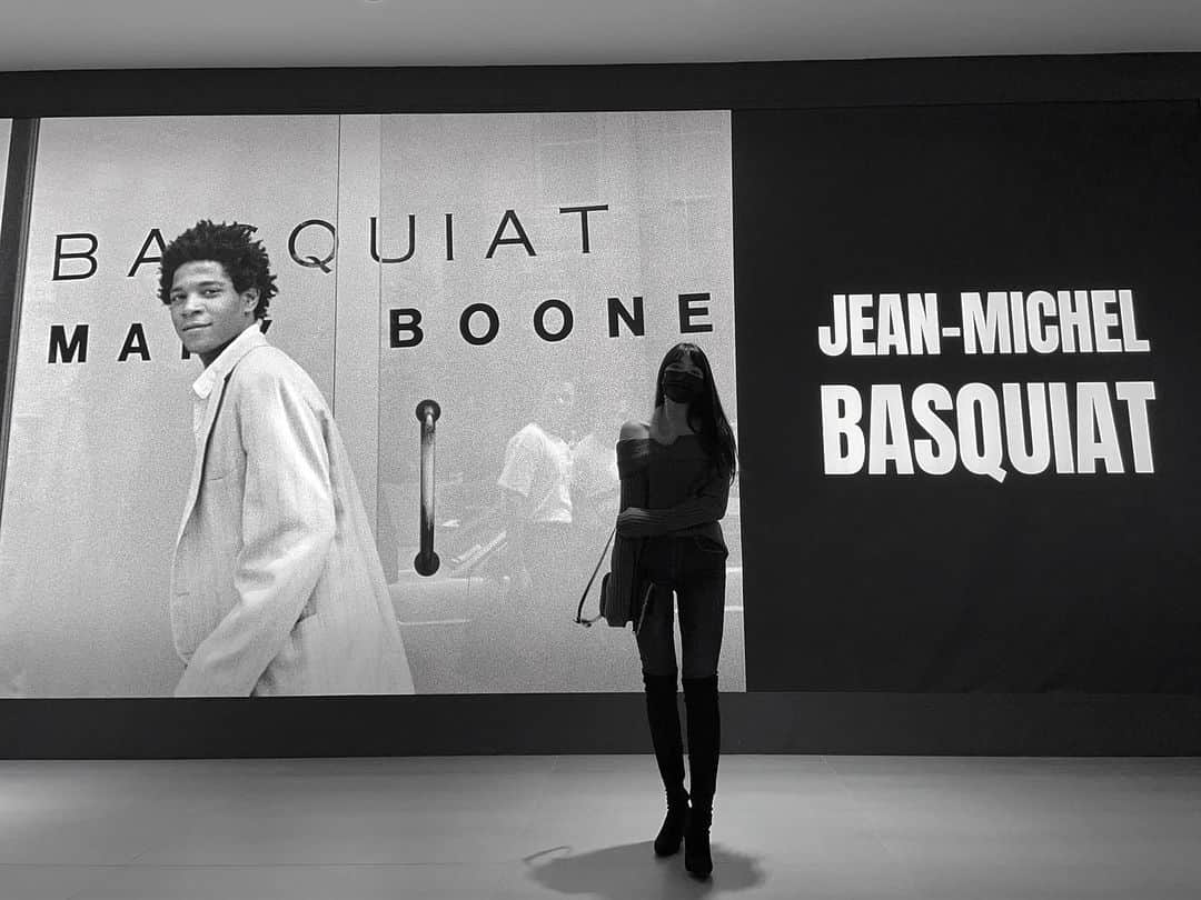 ユジョン のインスタグラム：「#장미쉘바스키아 #jeanmichelbasquiat  나보다 어린 나이에 생을 마감한 그는 누구보다 자유롭고 외로웠으며 안타까웠다」