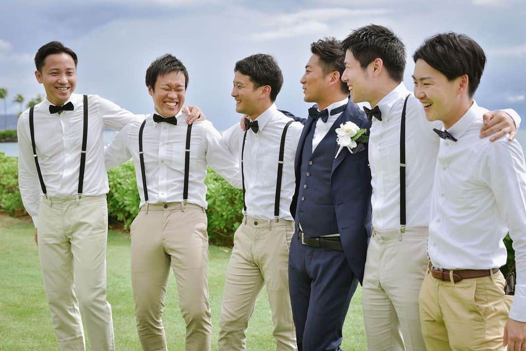 ハワイ挙式のCheersWedding チアーズウェディングのインスタグラム：「*﻿ お二人だけで。﻿ お子様やご家族とアットホームに。﻿ ご友人様をたくさん招いて華やかに。﻿ ﻿ チアーズウェディングでは、どんなスタイルでも、﻿ お二人ならではのかけがえのない一日をプランニング致します。﻿ ﻿ ハワイだからこそ叶う﻿ 大切な人との特別な時間を過ごしませんか。﻿ ﻿ ***********************﻿ ﻿ ◆ウェディングパーク海外﻿ チアーズウェディングで検索！﻿ https://foreign.weddingpark.net/agentlist/100063/﻿ ﻿ ◆ウェディングフォトはこちら﻿ @cheers_photowedding ﻿ ﻿ #チアーズウェディング﻿ #チアーズウエディング﻿ #ハワイウェディング ﻿ #海外ウェディング﻿ #リゾートウェディング﻿ #リゾ婚ハワイ﻿ #海外挙式﻿ #ハワイ挙式﻿ #ハワイ婚﻿ #ハワイ結婚式﻿ #ハワイ旅行﻿ #cheerswedding﻿ #hawaiiwedding﻿ #ハワイハネムーン﻿ #ハワイウェディング迷子﻿ #ハワイウェディングプロデュース﻿ #日本中のプレ花嫁さんと繋がりたい﻿ #プレ花嫁﻿ #花嫁準備﻿ #ハワイ花嫁﻿ #ワーキング花嫁﻿ #おしゃれ花嫁﻿ #おしゃれ花嫁さんと繋がりたい ﻿ #ラグジュアリーウェディング﻿ #式場迷子﻿ #式場探し﻿ #タキシード﻿ #ガーデンウェディング  #kahalahotel﻿ #khalahotelwedding」