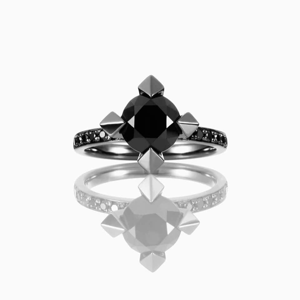 コアジュエルスのインスタグラム：「ADAMAS®︎COREJEWELS #corejewels #blackdiamond  #diamond #ring #bridalring #engagementring #art #jewelry #corejewelsharajuku」