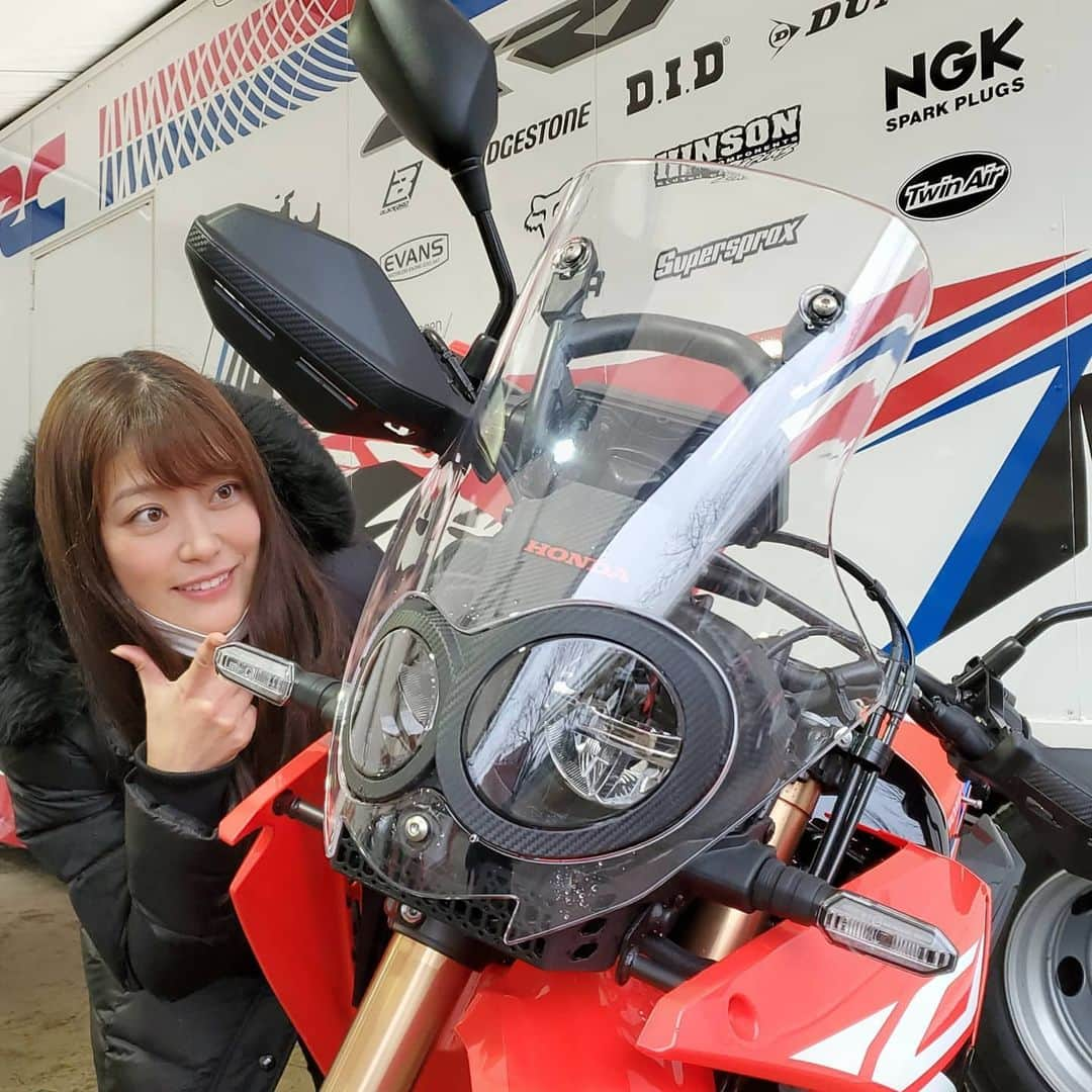 国友愛佳さんのインスタグラム写真 - (国友愛佳Instagram)「今日はホンダCRF250L&ラリーの試乗会でした(*゜Q゜*) スタンダードは163cmの愛佳でも意外に足つき良くてビックリ(*･∀･*) . . #オートバイ女子部 #バイク女子 #バイク #crf250l #crf250rally #グラビアアイドル #グラビアモデル #撮影会モデル #国友愛佳」1月12日 15時40分 - kunitomo_aika