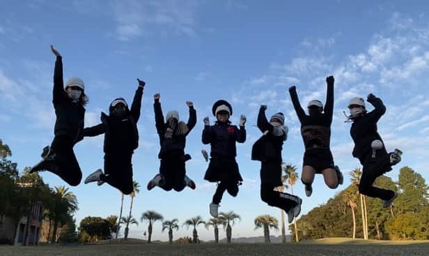 相川友希のインスタグラム：「雪予報ゴルフ⛳️🏌️‍♀️ #組ハイ　#女子ゴルフ　#月一恒例会　#ゴルフ　#寒くてもこのメンバーなら　#雨にも負けず　#ドレスコード　#ブラックコーデ  #フィニッシュ格好悪い　#楽しい　#近所ゴルフ　#オリンピック 打ち上げ行きたいなー鍋食べたかったなーーー！ #ライバルは居ますか　？　#楽しいなー」