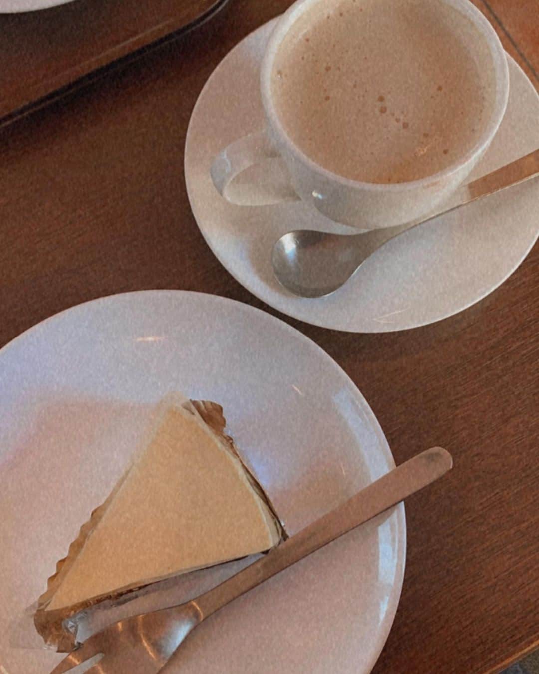 濱田よりかさんのインスタグラム写真 - (濱田よりかInstagram)「遅ればせながら、明けましておめでとうございます🎍 . 年末年始らしい写真が無さすぎて、、 . 年末前に行ったカフェのチーズケーキが美味しかった🍰😌」1月12日 16時00分 - yorika_hamada