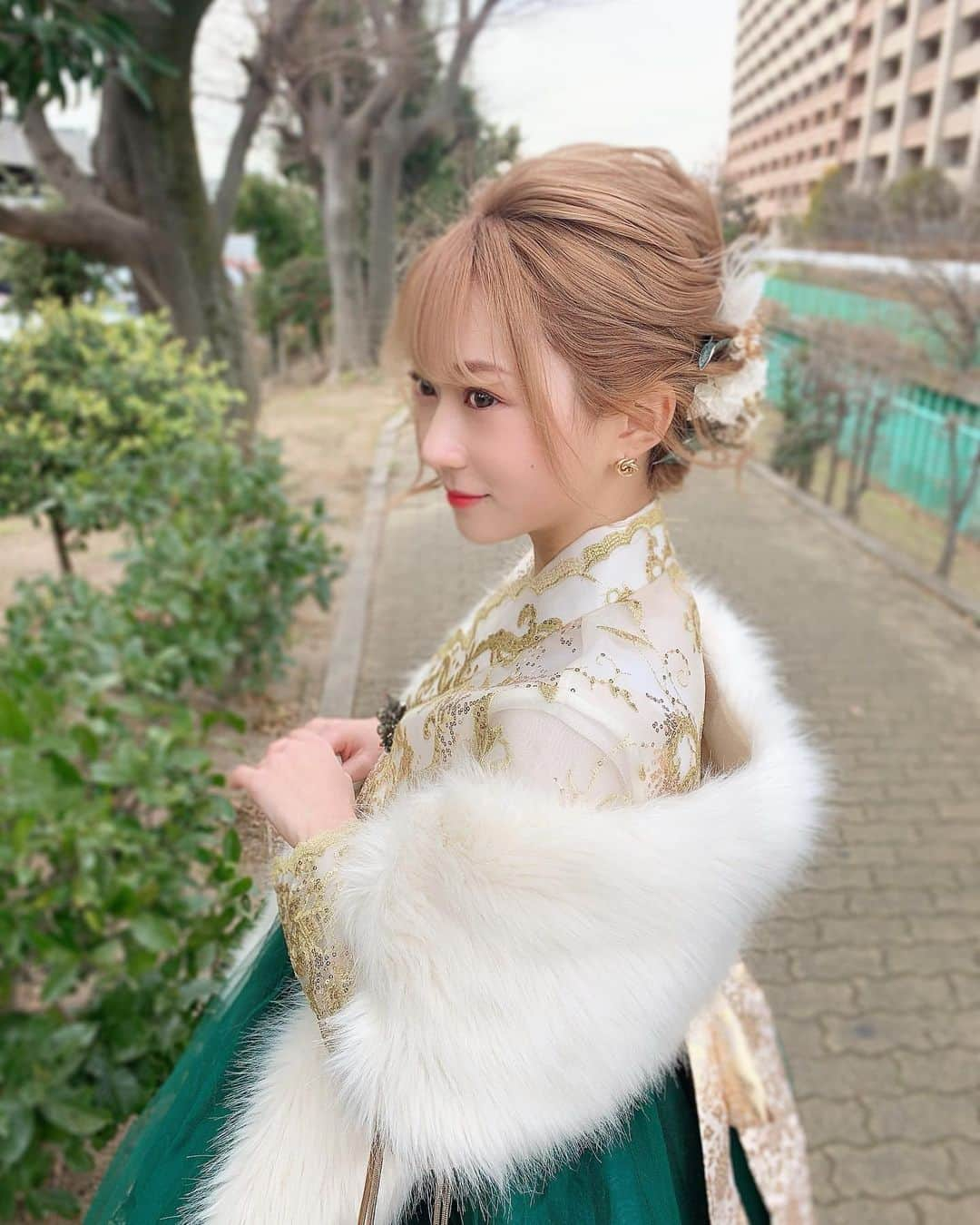 高辻千夏さんのインスタグラム写真 - (高辻千夏Instagram)「❄  ﻿ 昨日、無事に成人式を迎えました！❤︎﻿ ﻿ ﻿ ﻿ 育ててくれた両親や、﻿ ﻿ お世話になった先生方に感謝します💐﻿ ﻿ ﻿ ﻿ しっかりと大人の自覚と、責任感を持って﻿ 素敵な大人になります👸🏼✨﻿ ﻿ ﻿ 沢山のお祝いメッセージも、皆様ありがとうございます💕﻿ ﻿ ﻿ ﻿ ﻿ #成人式 #祝成人 #新成人 #成人式ヘア #チマチョゴリ #韓服 #成人式メイク #20歳 #한복 #치마저고리 #성인식 #일본 #좋아요반사」1月12日 16時01分 - chinatsujk