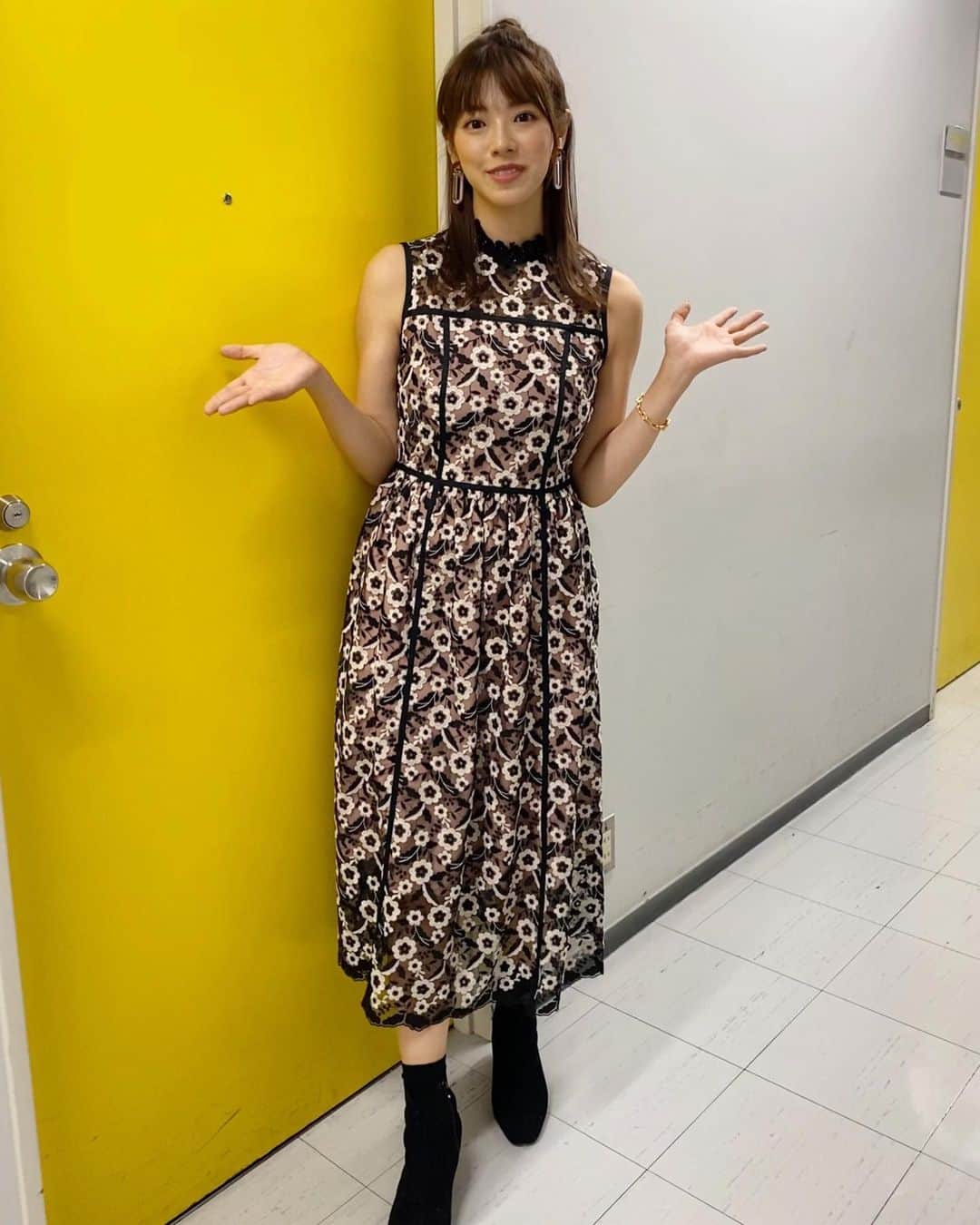 わちみなみのインスタグラム：「テレビ朝日﻿ 📺1/12(火)よる9：00～放送﻿ #トリニクって何の肉!?﻿ ﻿ ご覧ください🎍⭐️﻿ ﻿ 回答しています！！﻿ また頑張って勉強しないと❗️﻿  ワンピース→ @resyuryu_official  アクセサリー→ @y_a_g_a_  サンダル→ @honeysalon.official  このワンピースめちゃんこ可愛かった😍😍😍😍  ﻿ ﻿ #わちみなみ　#クイズ」