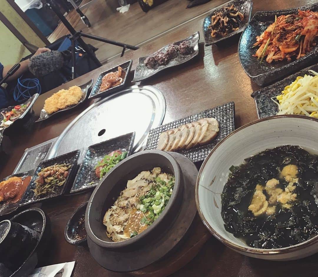 益田アンナさんのインスタグラム写真 - (益田アンナInstagram)「落ち着いたら行きたいとこの一つ。  韓国、済州島🇰🇷  自然もアートも楽しめて、ご飯が何食べても美味しすぎて感動してた、、  仕事では2回くらい行かせてもらったんだけど、次はプライベートで必ずまた行きたい✈️  #韓国#済州島#チェジュ島#済州島旅行#旅行」1月12日 16時09分 - anna_masuda