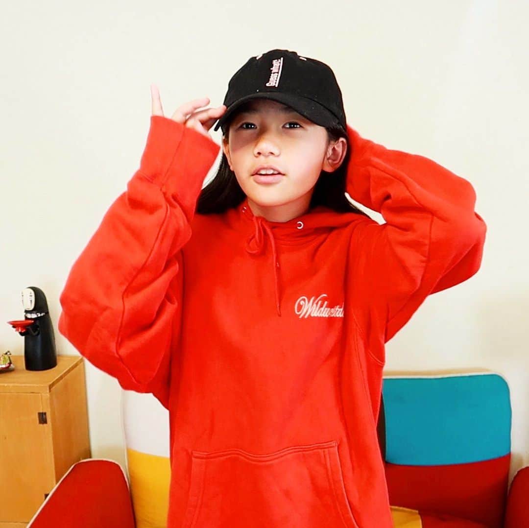 れのれらTVのインスタグラム：「＊-＊-＊-＊-＊-＊-＊-＊-＊-＊-＊-＊ ・ 【れのん】 ・ れのんは最近大人の服を着ます😅 しかもおママのだから怒られてますww ・ 【ルーティン】小学４年生の休日モーニングルーティン！ダンスレッスンに行くまでの過ごし方【#1585】 https://youtu.be/l16EvQdizYQ ・ ・ #れのれらtv  #3姉妹 #３姉妹 #長女  #家族 #親バカ部  #勉強 #youtuber  #応援してくれてありがとう #娘  #小学生女子 #小学生 #キャップ #コーデ #れのん  ・ ＊-＊-＊-＊-＊-＊-＊-＊-＊-＊-＊-＊」