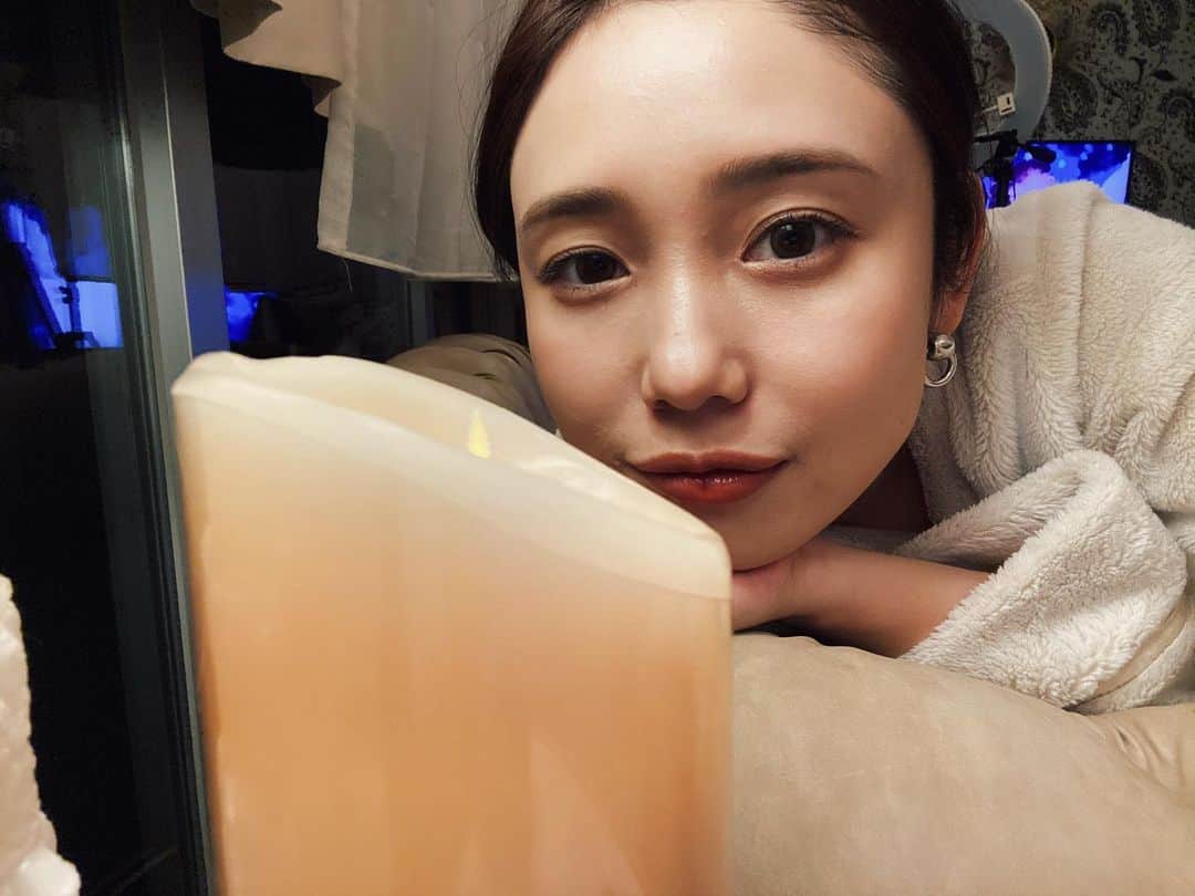 森ニーナのインスタグラム：「いつかの撮影後‥🎥 最近夜に撮影する事が多くて、終わった後ネットフリックスとか観ちゃうから寝る時間が徐々に遅くなってきた😪  今夜こそは早く寝るぞー🛌😴  #雪降らなかったね！ #winter #stayhome」