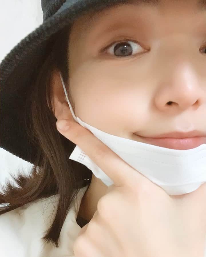 仲美咲のインスタグラム：「まつ毛が残念だった私もまつ毛美容液を塗って伸びるのを信じていたら、 ここ最近、現場のメイクさんから「まつ毛綺麗に生えてますね」と何度か言って頂けてとてもハッピー👀🧡 . ※動画じゃ全く伝わりませんが笑 . 年々お肌の悩みは増える一方ですが大事に大事にケアしていこう🌿  #美容#スキンケア#まつ毛#まつ毛美容液」