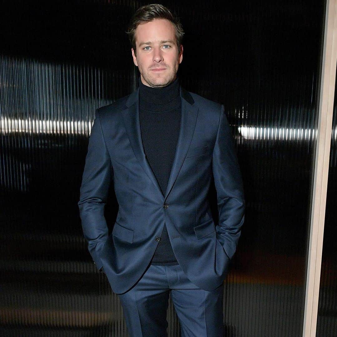E! Onlineさんのインスタグラム写真 - (E! OnlineInstagram)「Armie Hammer has the Internet talking after graphic DMs allegedly sent by the actor surfaced online. Link in bio for the full story. (📷: Getty)」1月12日 7時50分 - enews
