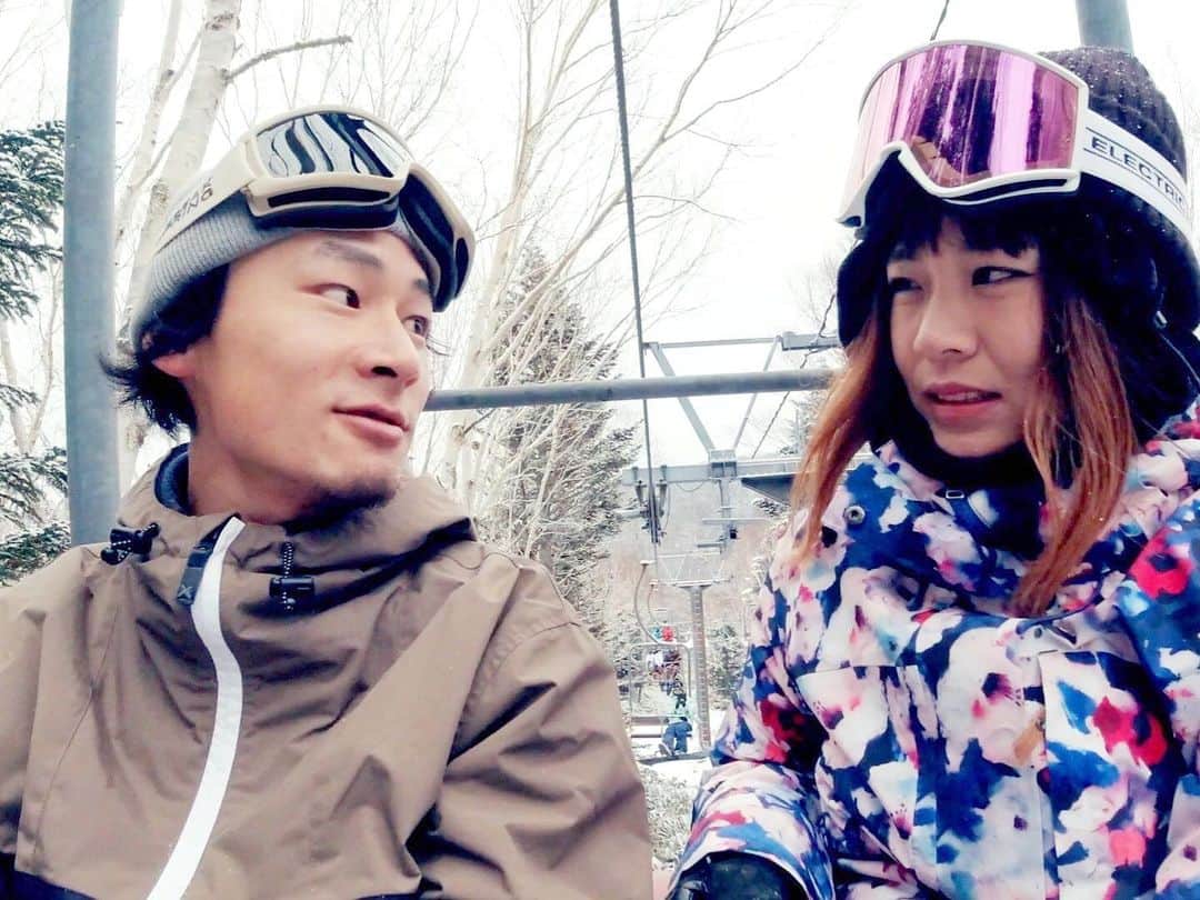hoshinofumikaのインスタグラム：「Bottom to top w @_ga_ku_ 🔥🏥 サラリーマンでありながら、 企業スポンサーをもつライダー馬淵学。 春に大怪我をして、驚異の爆速復活のストーリー、 動けない時に何をしていたかは Who’s TVから✔️みてね🎬 @fumika_hoshino のプロフィールにリンク乗ってます！ 怪我なく最高のシーズンにしましょ✨🔥 . . .  #snowboarding #snowboard #snow #winter #japan #ootd #スノーボード #スノボ #スノボー #スノボ女子 #スノボ好きな人と繋がりたい #冬 #スキー場 #スキー #馬淵学　#bottomtotop #まぶっさん道場」