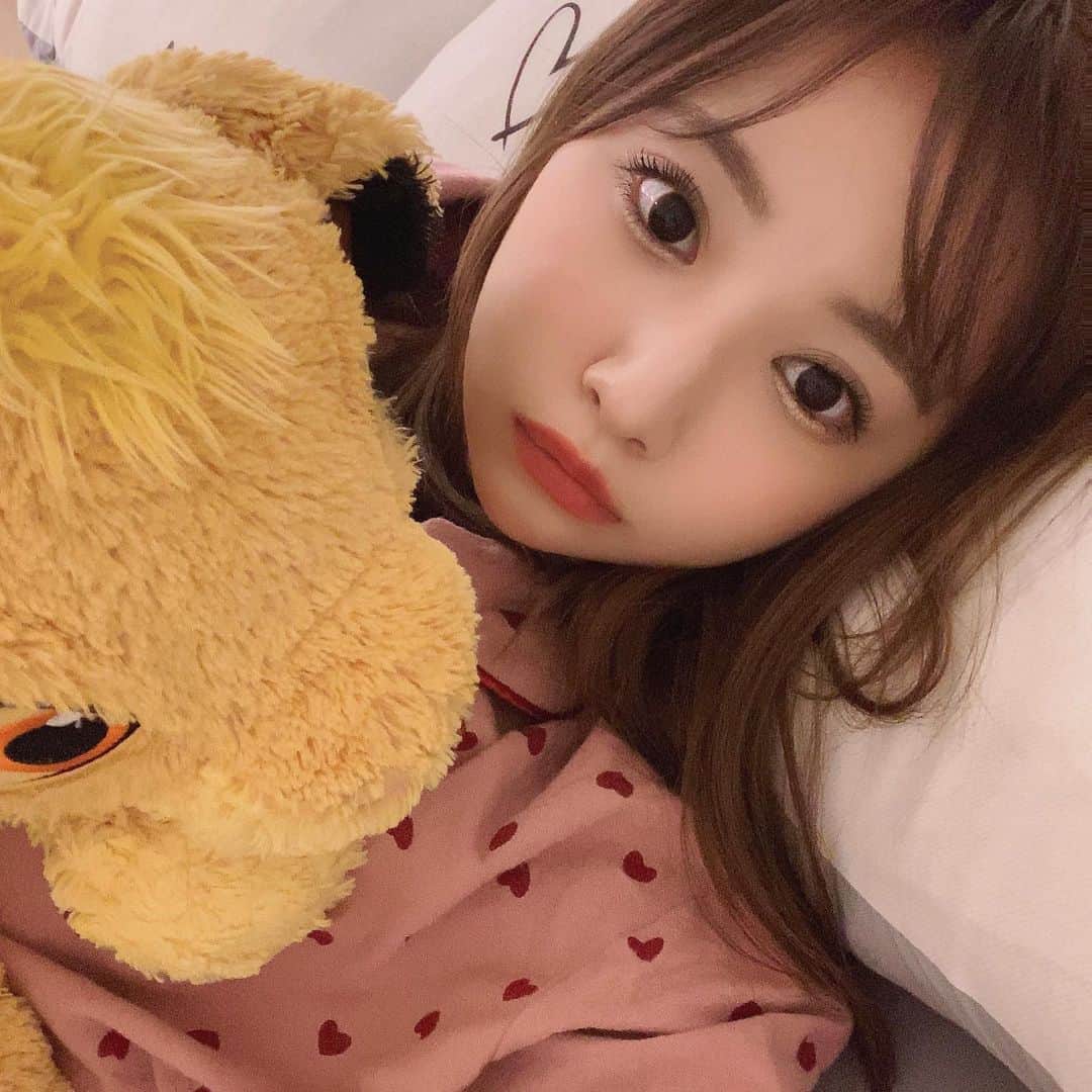 のインスタグラム：「. おはようございます🌞 . 今日は東京でも雪が降るかも...？ 初雪見たいなぁ☃️💗 . #おはようございます #朝 #朝活 #今日も寒い  #パジャマ #パジャマ女子 #がんばろう」