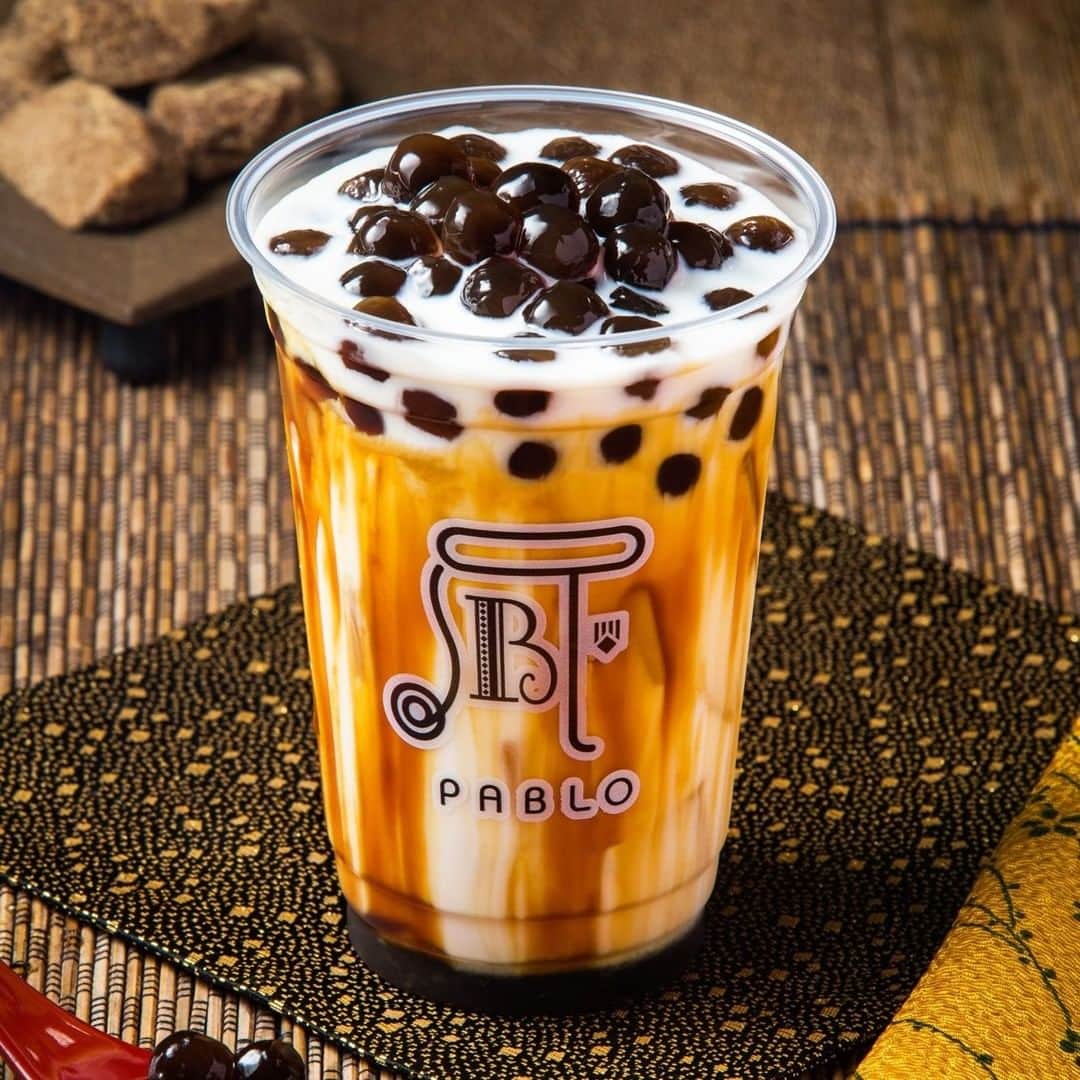 焼きたてチーズタルト専門店PABLO パブロのインスタグラム：「黒糖の香りが贅沢なタピオカドリンク🥤 【タピオカ黒糖ミルク】 ⠀ もちもちとした食感のタピオカと、コクのある甘さの黒糖とミルクがマッチした、 優しい甘さがクセになるタピオカドリンクです✨ スイーツタイムにピッタリなドリンク☕💕ぜひお召し上がりください！ ⠀ #PABLO #PABLOmini #パブロ #パブロミニ #パブロチーズタルト #チーズタルト専門店 #チーズ好き #プチ贅沢 #おやつの時間 #タピオカ #タピオカ好き #タピオカ巡り #タピオカ部 #タピ活 #タピオカ黒糖ミルク」
