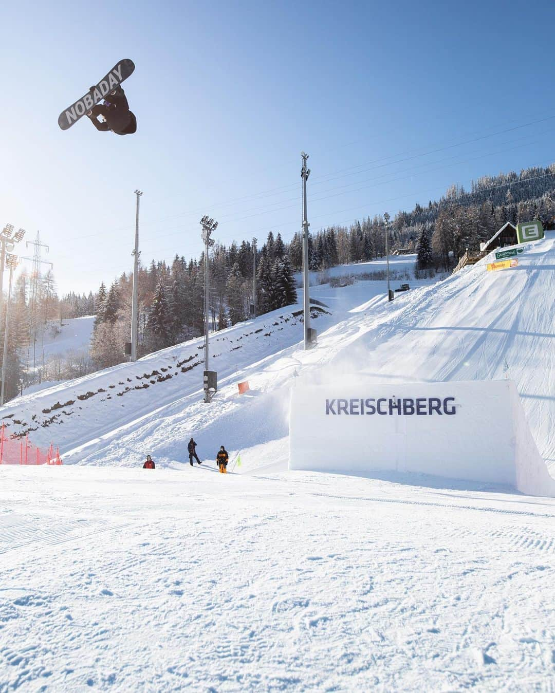 モンスターエナジーさんのインスタグラム写真 - (モンスターエナジーInstagram)「Heavy night at the Big Air World Cup season-opener! 🏆  Congratulations on your GOLD, @ZoiSynnott & @MaxParrot. 🥇 Along w/@SvenThorgren & @cocomonsan taking SILVER. 🥈  #Snow #Snowboard #Snowboarding #Mountains #Winter #MonsterEnergy」1月12日 8時28分 - monsterenergy