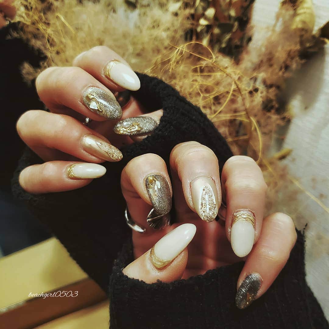 𝑵𝒐𝒓𝒊のインスタグラム：「. . . . 𝑵𝒆𝒘 𝒏𝒂𝒊𝒍𝒔.....♡ . . . . #nails #jelnail #naildesign #winternails #instanails #fashion #fashion #winter #fashiongram  #ネイル #冬ネイル #大人ネイル #大人可愛い #マグネットネイル #お気に入り #ジェルネイル #ネイルデザイン #大人女子 #手元倶楽部 #ファッション #休日 #ネイルチェンジ #ネイル好き #女子力 #ハンドネイル #冬 #シンプルネイル」