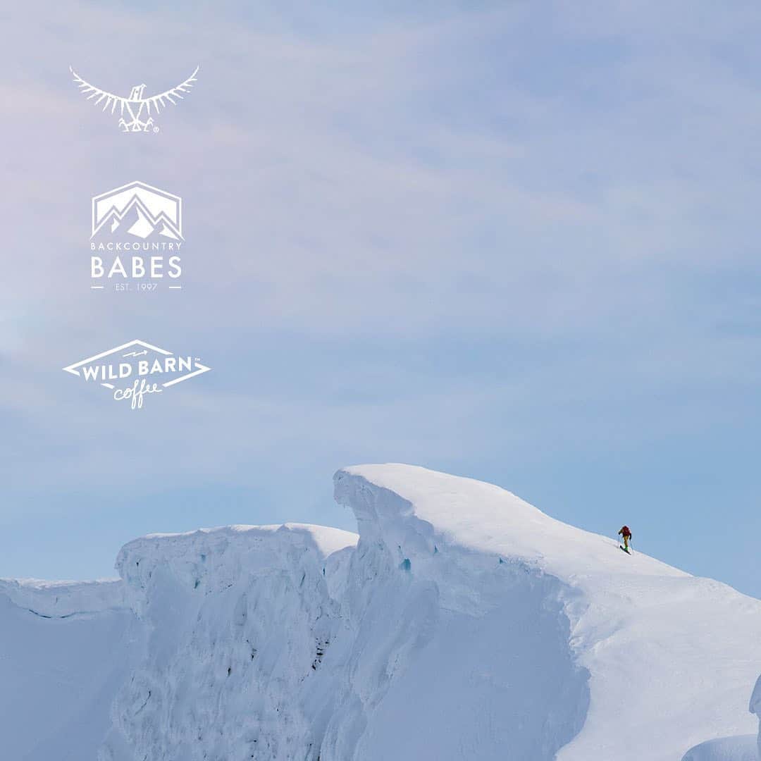オスプレーのインスタグラム：「Backcountry Adventure Giveaway ⛷️ Backcountry enthusiasts: We want to help you explore new terrain in the new year with a Backcountry Adventure Giveaway. Enter for a chance to win this Backcountry Babes x Wild Barn x Osprey prize package—and recreate responsibly by knowing your environment, your risk and your impact before you go. To enter, follow @ospreypacks, @wildbarncoffee and @backcountrybabes, then head to the link in our bio to complete the form.  Open to US residents only - ends Sunday 1/17  #responsiblerecreation」