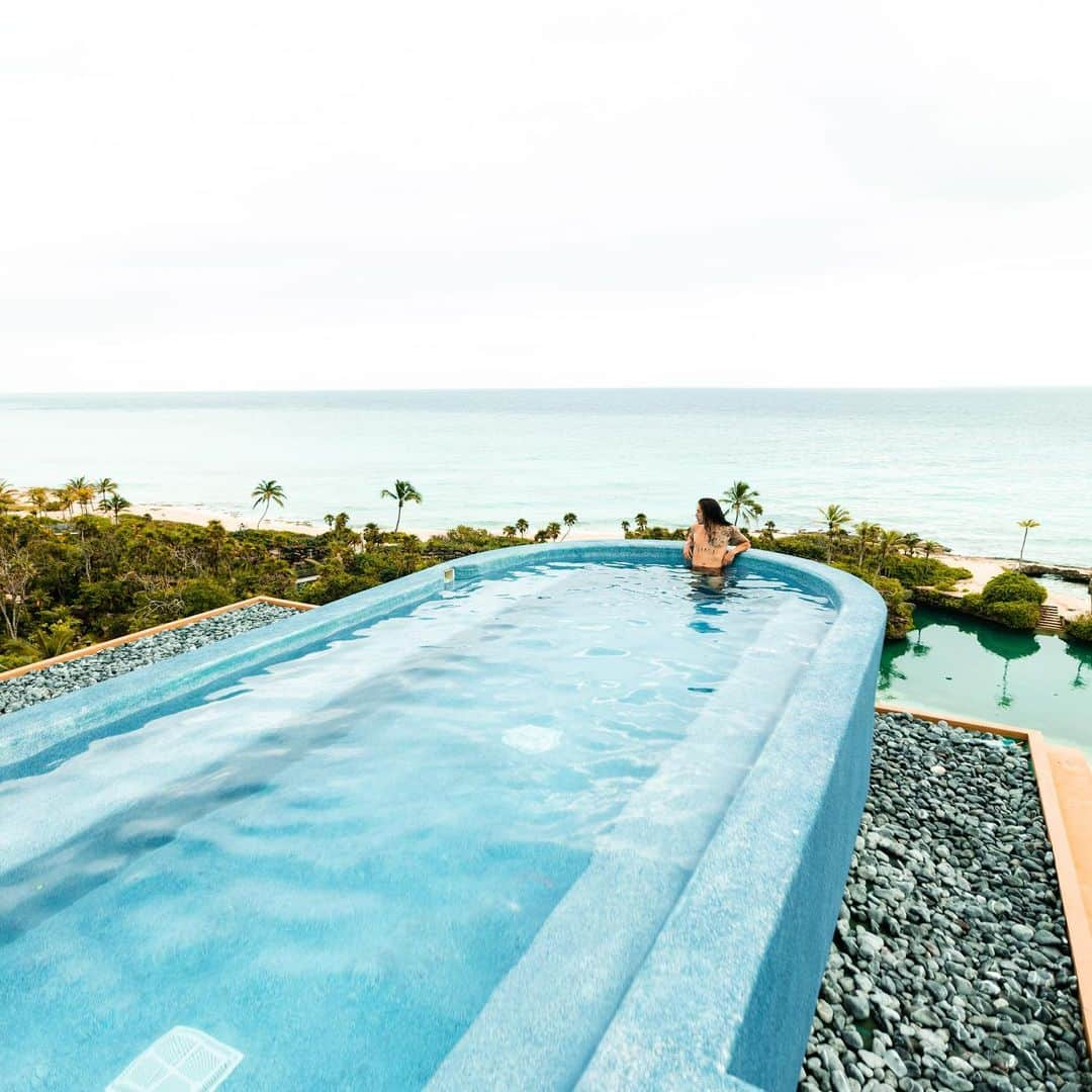 Whindersson Nunesさんのインスタグラム写真 - (Whindersson NunesInstagram)「Descansando pq quando voltar pro Brasil eu vou apanhar do @popofreitas 😥 🏰 @hotelxcaretmexico  📸 @juniormarques」1月12日 8時48分 - whinderssonnunes