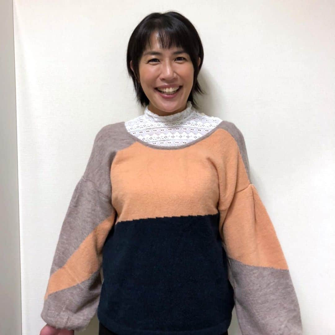 奥山佳恵さんのインスタグラム写真 - (奥山佳恵Instagram)「・ ギリ告です！ 今日１月１２日 このあと１１時から フジテレビ #ノンストップ 内の #いいものプレミアム に 出させていただきます！  以前もお知らせしましたが @feelings_shonan  さんで お借りした2wayセーター、  今日はどちらを正面にして 着ているでしょーか！  って、前回も 同じこと言っていますので 今回ははじめからお伝えしますが  今日は写真１枚目の側を着ている  ハズです (ちがってたらメンゴ)  今日ご案内するものも めちゃめちゃいいもの！  よかったら観てね！ ・」1月12日 9時04分 - okuyama_yoshie