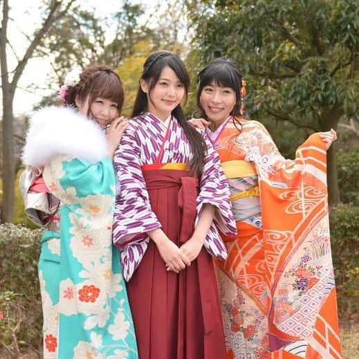 山口愛実のインスタグラム：「成人式！とおもうやん こん時31歳😆 17から31まで毎年仕事で振り袖やらなんやら着さしてもろてた 既婚とか年齢関係なくばんばん何回でもいつでも着たい時に着たらええとおもうわ！だってかわええやん👘」