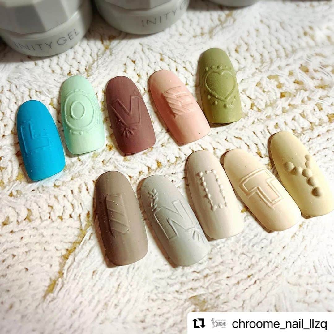 initygel_officialのインスタグラム：「福井県大野市 Privateネイルサロン　クロム 八幡さん🧡 @chroome_nail_llzq   ナチュラルアースコレクションを使用して、アイシングネイルを💟 しかも LOVE INITY で作ってくださり嬉しいです🥺  冬にマットなナチュラルアースコレクションもとってもいい感じ💛  八幡さんありがとうございました🙏  #Repost @chroome_nail_llzq with @make_repost ・・・ *  *✠カラーサンプル✠*  アイシングクッキーならぬ #アイシングネイル 💛  広がるArtの可能性がんふふ🥴💕  ワンカラーでも大活躍しそーな @initygel_official さんの #earthcollection の総勢10名さま❤  個人的には#冬ネイル にサブで 投入したらとっても可愛いとおもいます🥺  次のネイルなにしよーって迷ってるあなたっ‼ 是非おためしあーれっ😍  #福井市ネイル #大野市ネイル #勝山市ネイル  #福井県 #fukui #福井ネイル  #ネイルサロン#ネイリスト #ネイル #ネイルデザイン #ジェルネイル #ジェル#美爪 #美甲 #大野市ネイルサロン  #大野市 #福井県大野市 #chroome #nails #gel #gelnail #gelnails #nailart #naildesign #naildesigns #nailartclub」