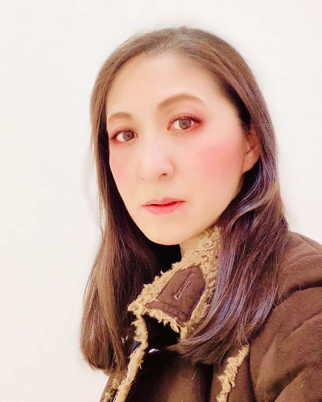 大越かず江さんのインスタグラム写真 - (大越かず江Instagram)「✨こんなにも✨  毎日が慌ただしく過ぎていく🍁🍂🍃  その中でいったい何ができているんだろ？？？ 疑問に思い悩む日もあるけど、、、  それでもいつも辿り着く答えはひとつ✨  こんなにも素敵なもので満ちている そんな世界が大好き♥️(♥ω♥*)ｷｭﾝｷｭﾝ♡*゜♥️ 自由に羽ばたける🪶 今が一番楽しくて大好き˙˚ʚ(*´꒳`*)ɞ˚˙  そっと 自分のそんな素直な気持ちを 受け入れてあげよう✩⃛ೄ  そして✨ 何処までも羽ばたいていこうʚ❤︎ɞ  ✨✨✨✨✨✨✨✨✨✨✨✨✨✨✨  ✨ So much ✨  Every day goes by in a hurry 🍁🍂🍃  What on earth is it made in that？？？ There are days when I'm wondering, but ...  Still, there is always one answer ✨  It's full of so nice things I love such a world ♥️(♥ω♥*)Kyun Kyun ♡*゜♥️ Flapping freely 🪶 I love it most now ˙˚ʚ (* ´꒳` *) ɞ˚˙  Gently My honest feelings Let's accept ✩⃛ೄ  And ✨ Let's fly forever ʚ❤︎ɞ  ✨✨✨✨✨✨✨✨✨✨✨✨✨✨✨  #こんなにも  #somuchlove  #素直な気持ち  #one  #forever」1月12日 9時59分 - bluemoonseasky