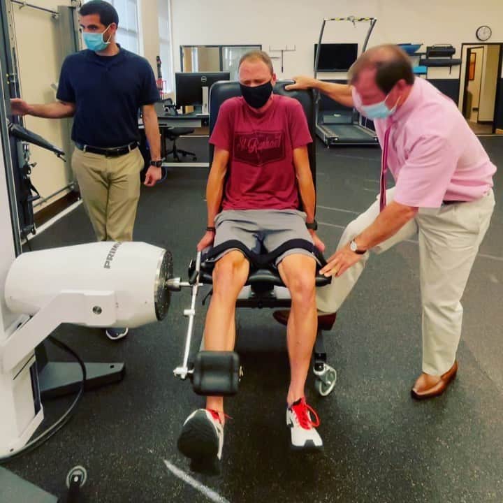 クリス・フルームのインスタグラム：「Measuring those gains at the @movementpi 🦵 Almost burst a blood vessel in my head 😬😅 All moving in the right direction 👌💫」