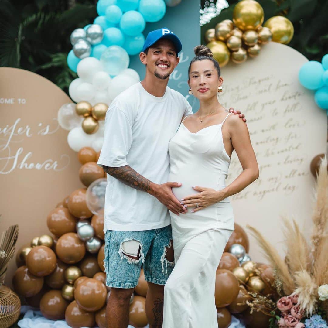 Jennifer Bachdimさんのインスタグラム写真 - (Jennifer BachdimInstagram)「We almost made it !!! In around one month we’ll meet our baby boy 👶🏽🙏🏼❤️ Can’t believe the months passed so fast! Grateful for a beautiful pregnancy and praying for a smooth delivery 🙏🏼  . . When are you due beautiful Mama’s-to-be ??  #babyshower #33weeks #preggo #bumil #teamBachdim #BabyBachdimOnTheWay」1月12日 9時59分 - jenniferbachdim