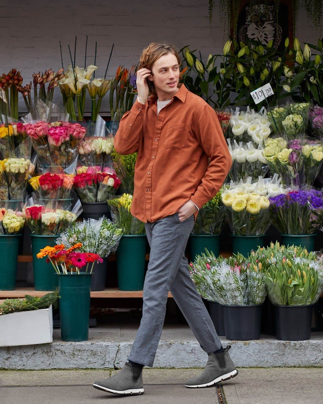 Cole Haanのインスタグラム：「You'll feel so good wearing our 4.ZERØGRAND Chelseas that you won't need to stop and smell the roses. (But you should anyway.)」