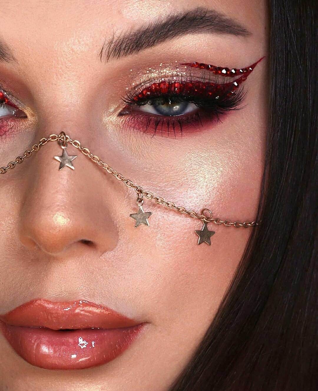 the Balmのインスタグラム：「Woot woot! Bronzilla in the house 💯 @ohhmels looks FAB in our first bronzer made with clean ingredients and recyclable packaging ♻️  #thebalm #thebalmcosmetics #cleanbeauty #crueltyfreebeauty #glam #beauty #makeup #bronzer」
