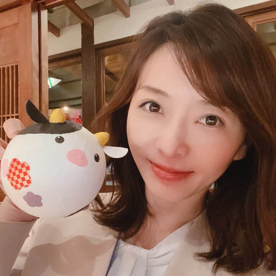 高村凛のインスタグラム：「とっても可愛い干支の置物をお土産でもらったよ💕😃✨  #ありがとう  #干支 #干支の置物  #うしどし  #丑年  #うしどしは良い年になりますように」