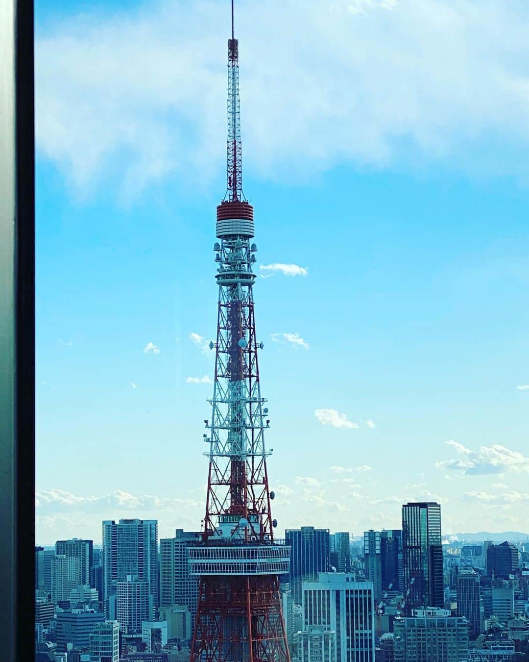橋本麗香のインスタグラム：「ここは都心のHeaven💙 @toranomonedition」