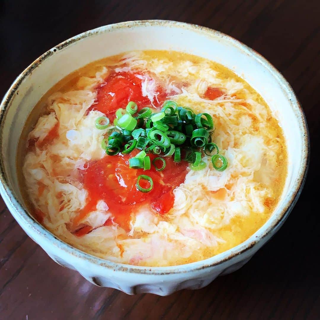 志摩有子さんのインスタグラム写真 - (志摩有子Instagram)「寒すぎる朝、トマトと卵のスープで温まる。 夕方から雪になる予報、積もるのかな。」1月12日 10時49分 - ariko418