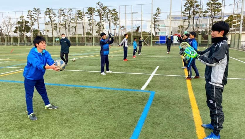 東京スポーツ・レクリエーション専門学校さんのインスタグラム写真 - (東京スポーツ・レクリエーション専門学校Instagram)「昨日の高校サッカー決勝戦では﻿ ゴールキーパーが注目されました👀✨﻿ ﻿ 今日のサッカーコーチ１年生の授業は﻿ 『ゴールキーパーの指導』﻿ ﻿ 初日はキャッチの基本を習得しました⚽️﻿ ﻿ #高校サッカー﻿ #ゴールキーパー﻿ #GK﻿ #サッカーコーチ﻿ #選手権」1月12日 10時55分 - jikeitsr