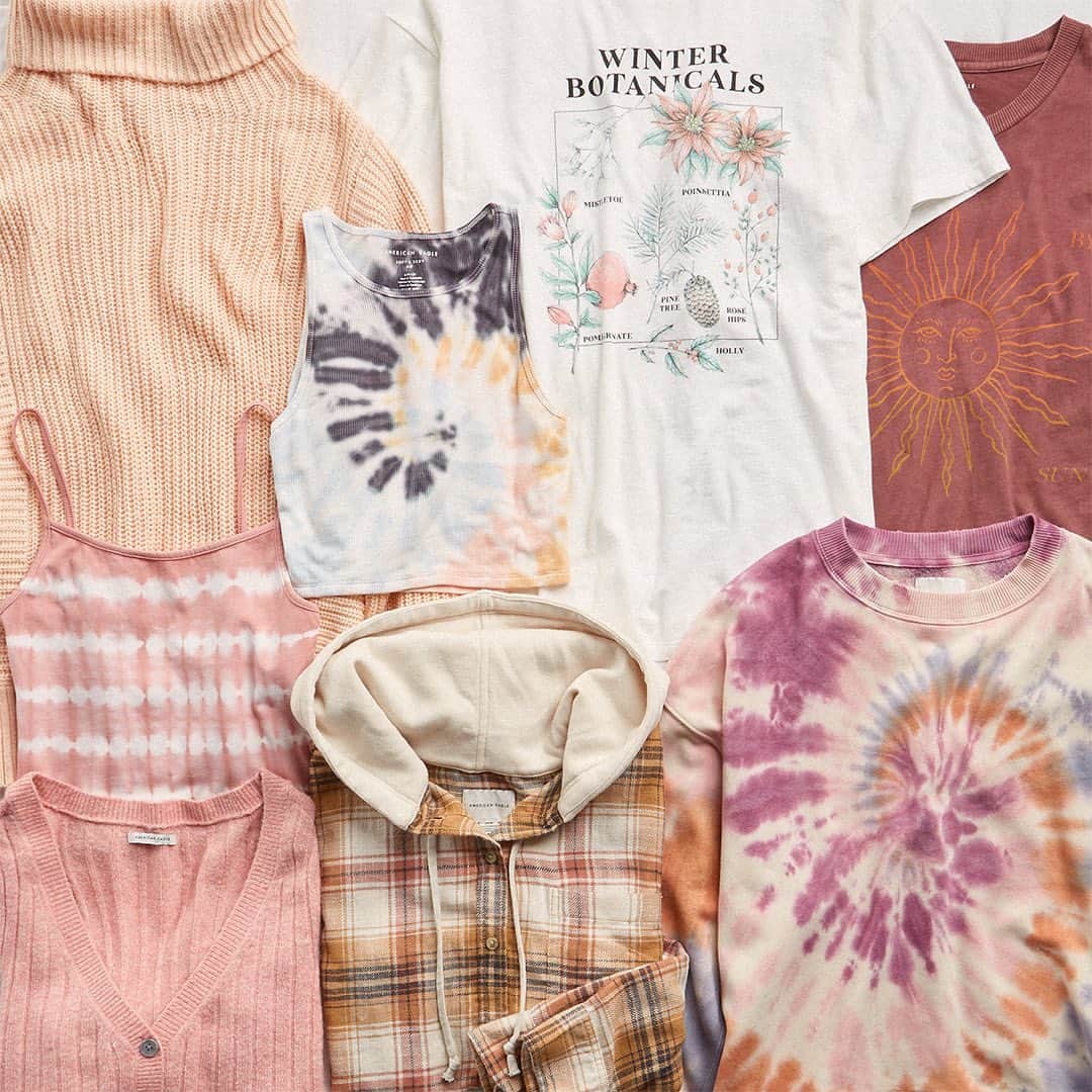 American Eagleのインスタグラム：「Because wearing more color was one of our New Year’s resolutions...」