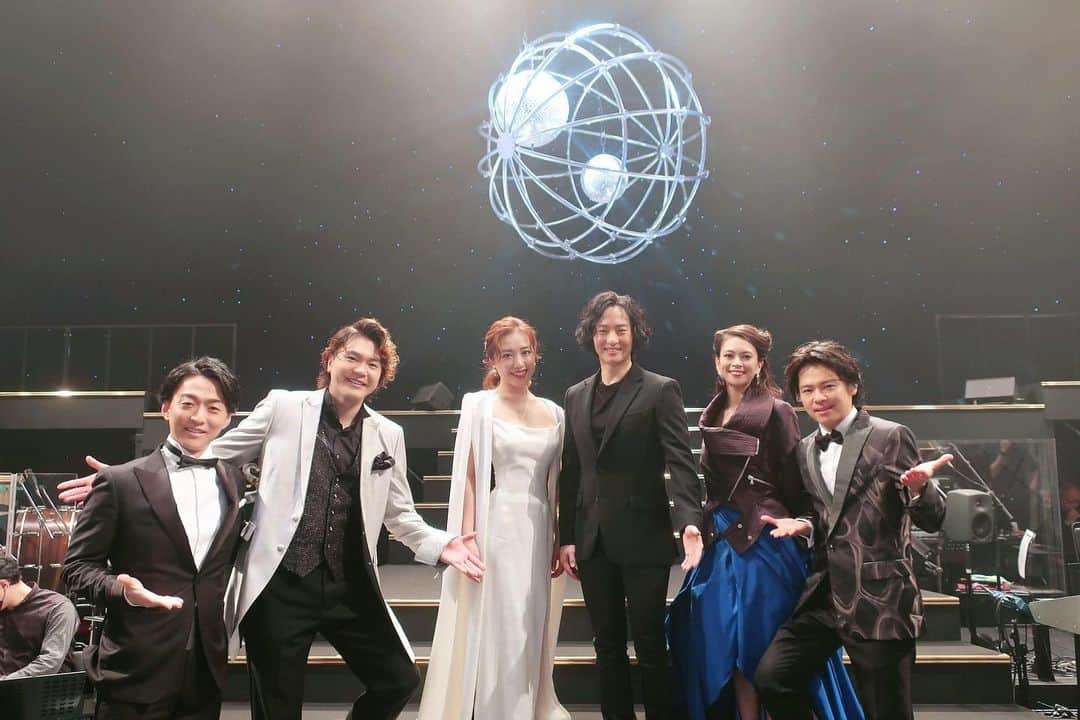 小柳ゆきのインスタグラム：「ニューイヤーミュージカルコンサート。 素晴らしい舞台にお邪魔させて頂き嬉しかったです✨  とても刺激的な3日間でした！ ありがとうございました😊  #ニュイヤーミュージカルコンサート」