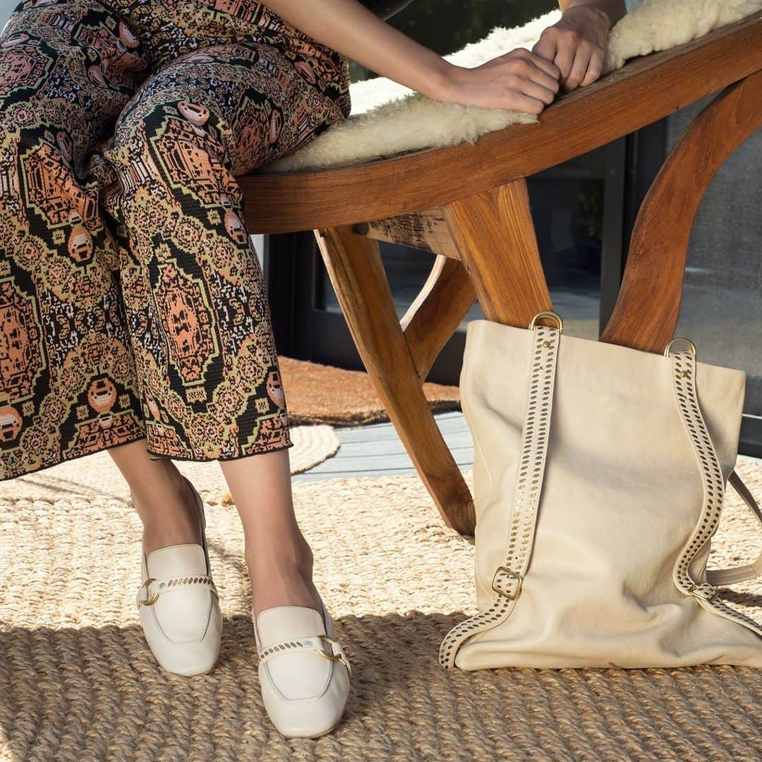 のインスタグラム：「Be Timeless, Be Classic.⁠ .⁠ .⁠ .⁠ .⁠ #calleencordero #loafers #handcraftedluxury」