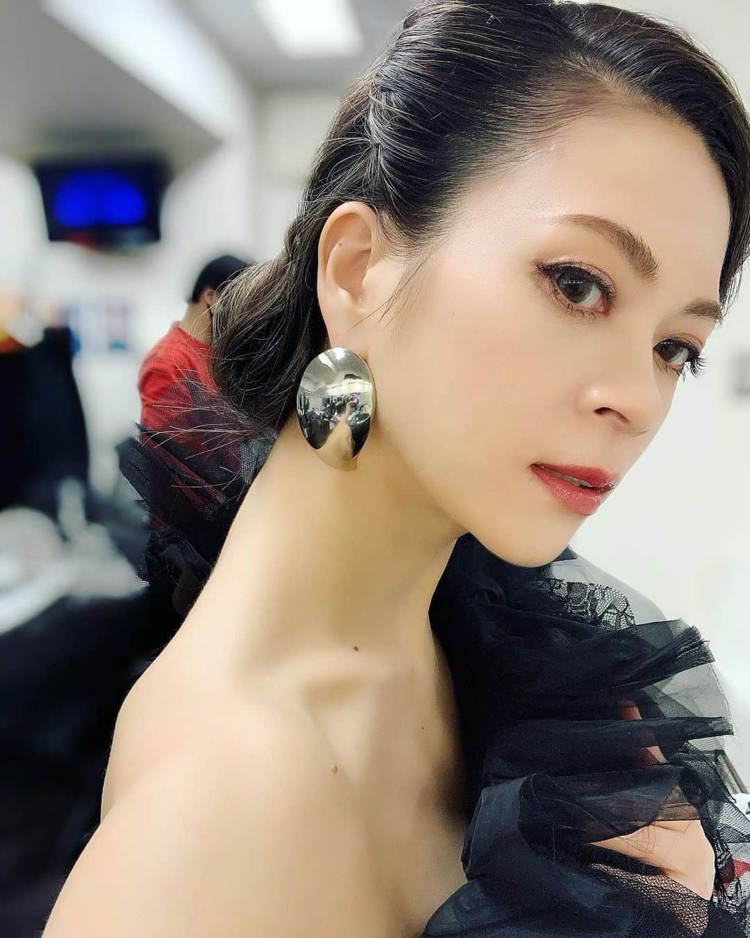 小柳ゆきのインスタグラム：「ヘアメイクもとってもお気に入り🧡 いつもありがとう〜！  hair&make @takechanmanhappy  @norikomua0624   #ニューイヤーミュージカルコンサート」