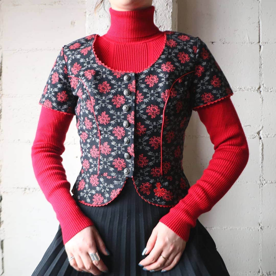 吉祥寺 古着屋 Orfeoのインスタグラム：「. ONLINE SHOP・NEW STOCK  #orfeo #kichijoji #tokyo #vintage #used #fashion #coordinate #outfit . . . スタッフ募集についてはこちら→https://www.instagram.com/p/CHcEl3Tl1Sk/?igshid=1j1r0z0xinhmp .  ONLINE SHOP掲載商品のお問い合わせはONLINE SHOPからのメール、またはインスタグラムのプロフィール記載のメールアドレスよりお願いいたします ショッピングリンク無しのインスタグラム、ストーリー掲載商品も個別に通販承りますのでメール(orfeokichijoji@yahoo.co.jp)にてお問い合わせください」