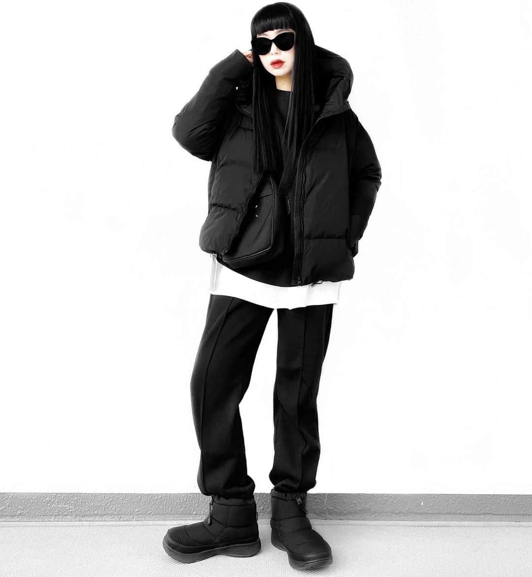 lve_xxxxのインスタグラム：「.﻿ .﻿ 寒い⛄️ゆーから完全防備した。﻿ 結果汗だく🥵💦←﻿ ﻿ 今年の私はどーしたのでしょうか？﻿ (例年年中暑がりですが)﻿ ﻿ ﻿ ｺｰﾃﾞｱｲﾃﾑ詳細は﻿ WEARをご覧くださいませ。﻿ ﻿ WEAR ： lvexxxx ﻿ 💻 https://wear.jp/sp/lvexxxx/﻿ ﻿ －－－－－－－－－－－－－－－－－－﻿ ﻿ 📢ｺﾒﾝﾄ頂ける際は、﻿ 最新投稿にお願い致します。﻿ ﻿ 過去投稿に頂いた際、気がつかない事もあり﻿ お返事致しかねる場合が御座います🙇‍♀ ️﻿ ﻿」