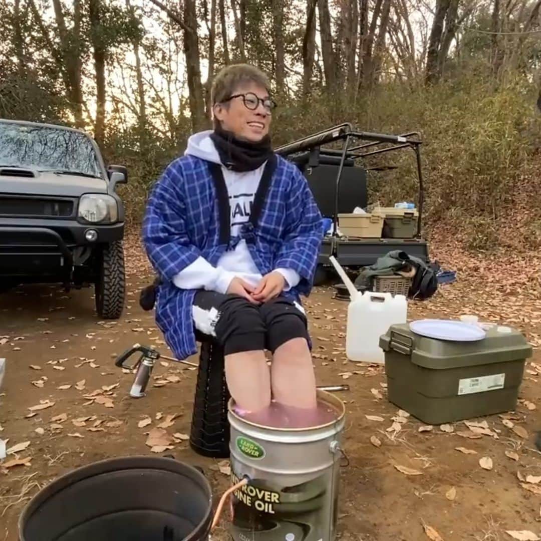 田村淳のインスタグラム：「キャンプで足湯 後輩の手作り足湯装置！ YouTubeのロンブーチャンネルで 動画配信中です^_^」