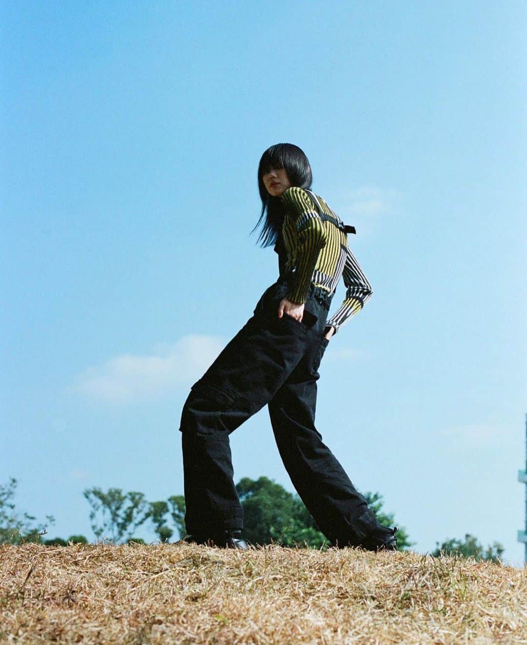 I.T IS INSPIRATIONさんのインスタグラム写真 - (I.T IS INSPIRATIONInstagram)「“FOAM” - FOAM is an active contradiction in textures, weights and patterns bringing lightness to traditionally heavy garments. Industrial hardware has been used.  Infusing military inspirations with casual edits, the jumpsuit from @mcq boasts plenty of attitude and the sweater is decked in contrast stripes in a slim fit.  Get them for your urban-cool look. - #ITHK #ITisInspiration #mcq #foam #jumpsuit #sweater」1月12日 11時58分 - ithk