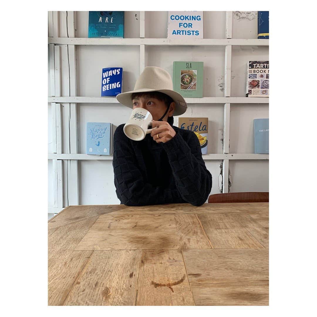田中順也さんのインスタグラム写真 - (田中順也Instagram)「前に行った @happy_hour2020 でマグカップを購入させていただいたら他にも素敵なもの送っていただきました😭❤️ 神戸に届いて朝からハッピーアワーになりました😆 @shunsuke_moriguchi さんありがとうございます😊🙏」1月12日 12時01分 - junyatanaka18