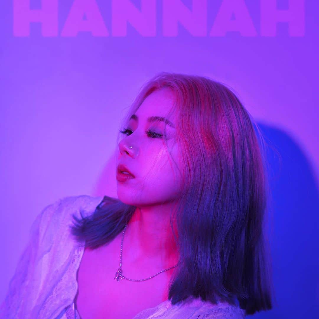 Hannahさんのインスタグラム写真 - (HannahInstagram)「💖 아껴서 뭐해 (Feat. Leellamarz) is out now.  지금 새로운 싱글 “아껴서 뭐해 (Feat. 릴러말즈 (Leellamarz))”가 모든 음원 플랫폼에 발매되었습니다. 도움주신 모든 분들 감사드립니다 💖」1月12日 12時07分 - hellnah1me