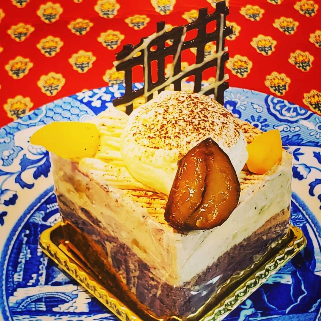 TRAMCAFE 西武池袋本店のインスタグラム：「こんにちは😃 今回、期間限定のマロンショコラがオススメです😌 　　マロンクリームとラム酒を効かせたムースで大人な仕上げですので、来店された際にはぜひご賞味くださいませ。  #cafe#coffee#tea#cake#sweets#tramcafe#japan #tokyo #ikebukuro#instalikes #instagood#like4likes#tagforlikes  #ケーキ#電車#喫茶店#トラムカフェ#池袋#西武#西武池袋本店 #東京カフェ #路面電車#1月#オススメ#期間限定#栗#マロン#酒」